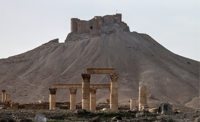 Ruins in Palmyra, a UNESCO world heritage site, with the Fakhr al-Din al-Maani Citadel in the distance. (TASS-Yonhap)