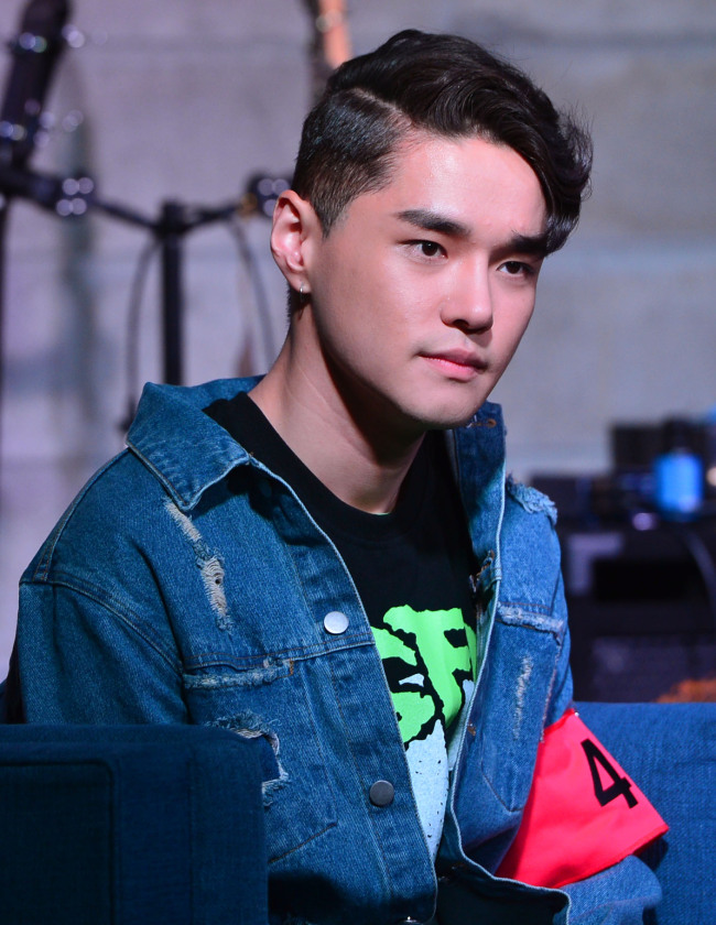 Dean talks to reporters before the showcase for his album “130 mood: TRBL” on March 23 in Gangnam-gu, Seoul. (Yoon Byung-chan/The Korea Herald)