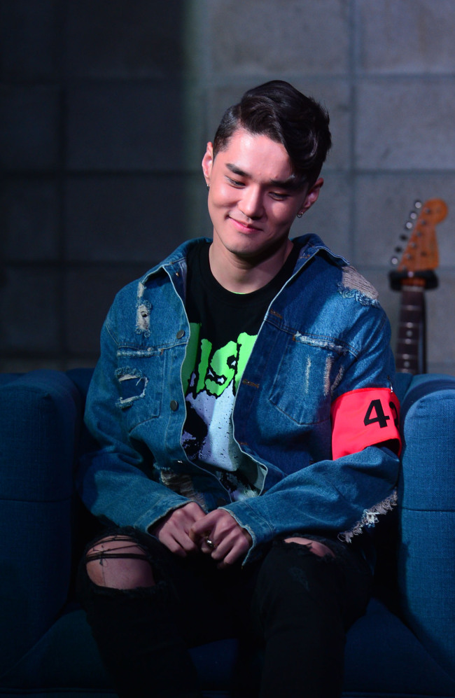 Dean talks to reporters before the showcase for his album “130 mood: TRBL” on March 23 in Gangnam-gu, Seoul. (Yoon Byung-chan/The Korea Herald)