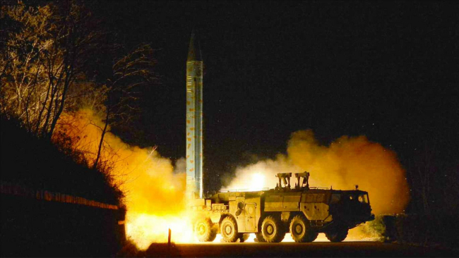 A picture released by North Korea’s main newspaper Rodong Shinmun on March 11, claiming the short-range ballistic missile launch test. (Yonhap)　