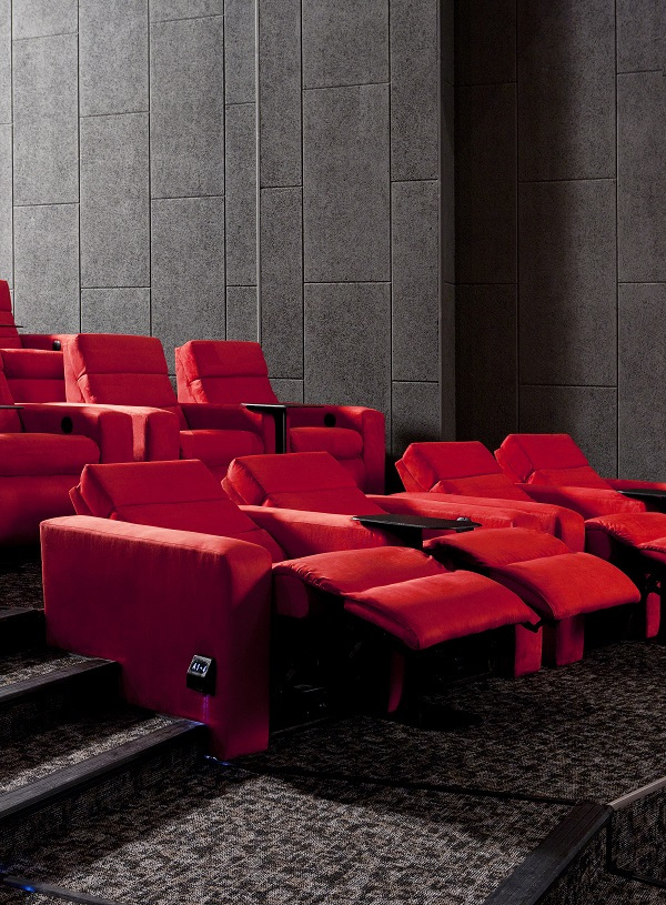 A recliner seat in the Premium Theater at Yeouido CGV (CGV)