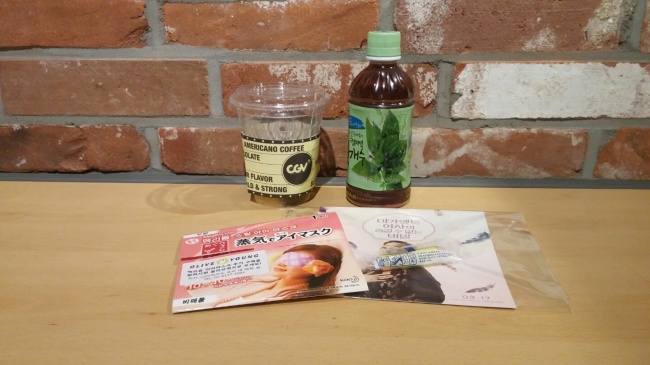 CGV’s Siesta Kit consists of a steam eye mask, a pair of ear plugs, a cup of Siesta Tea, and a bottle of Heotgae (Dulcis) water. (Jung Eun-jin/The Korea Herald)
