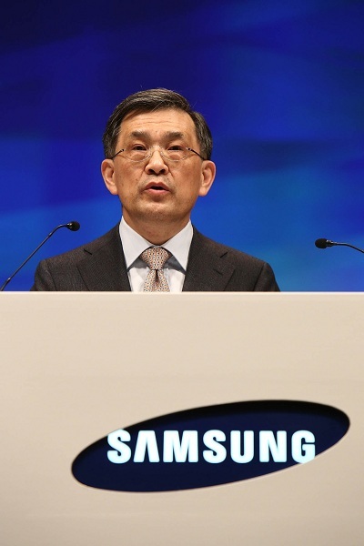 Samsung Electronics vice chairman and semiconductor business division chief Kwon Oh-hyun speaks at a shareholders meeting on March 11. (Yonhap)