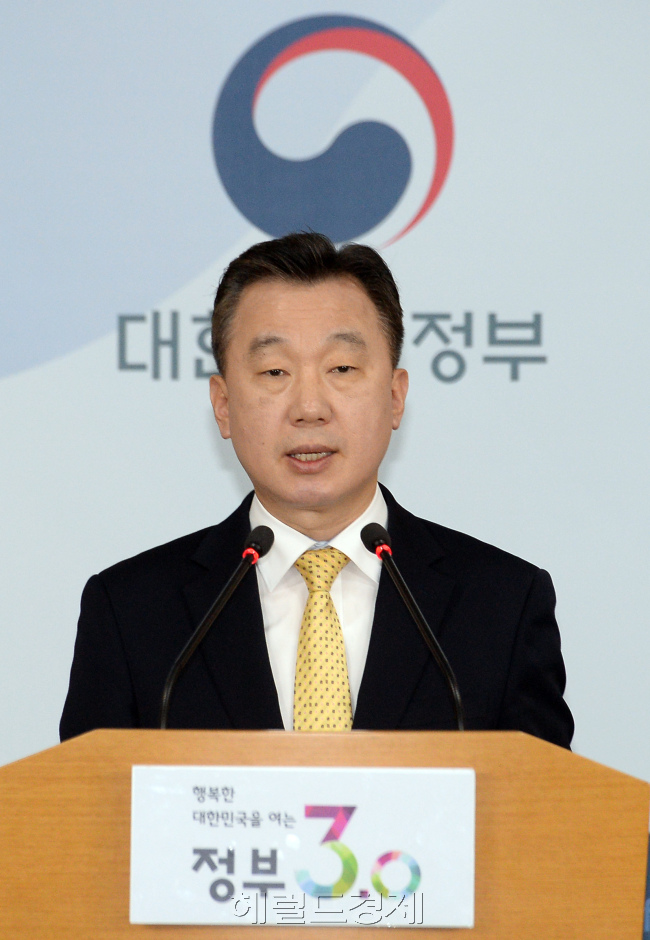1일 오전 정준희 통일부 대변인 정례브리핑./ 안훈 기자 rosedale@heraldcorp.com 2016.04.01