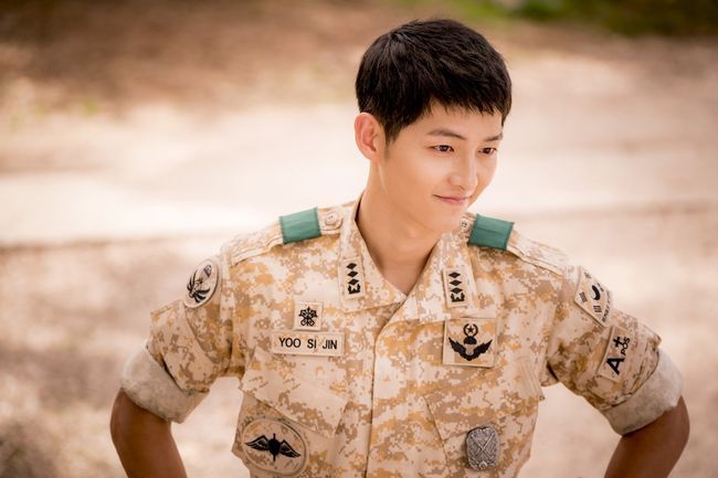 Song Joong-ki stars in “Descendants of the Sun” (KBS2)