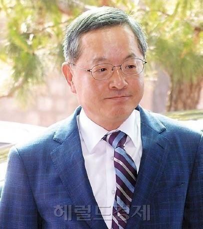 표창원