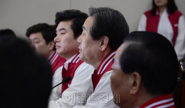 김무성 새누리당 대표가 7일 오전 서울 여의도 당사에서 열린 긴급 중앙선거대책위원회 회의에서 모두발언을 하고 있다. 박해묵 기자/mook@heraldcorp.com