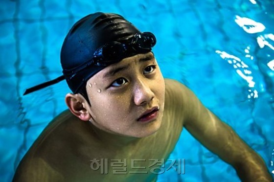 [사진= 7일 서울 종로구 한 카페에서 만난 정지우 감독. 윤병찬 기자/yoon4698@heraldcorp.com / 영화 ‘4등’ 스틸컷 ]