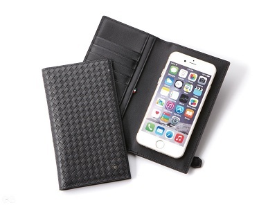 Bruno Magli’s smartphone wallet Unika