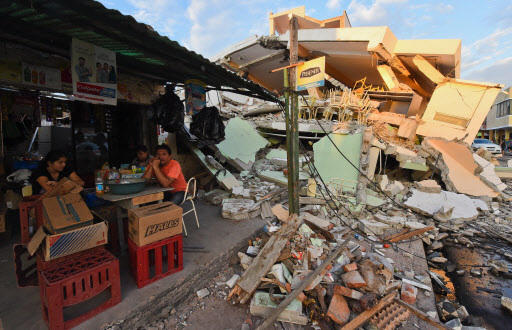 Picture showing the destruction in Manta, Ecuador, on April 17, 2016 a day after a powerful 7.8-magnitude quake hit the country. The toll from the big earthquake in Ecuador rose on Sunday to 246 dead and 2,527 people injured, the country's vice president said. (AFP)