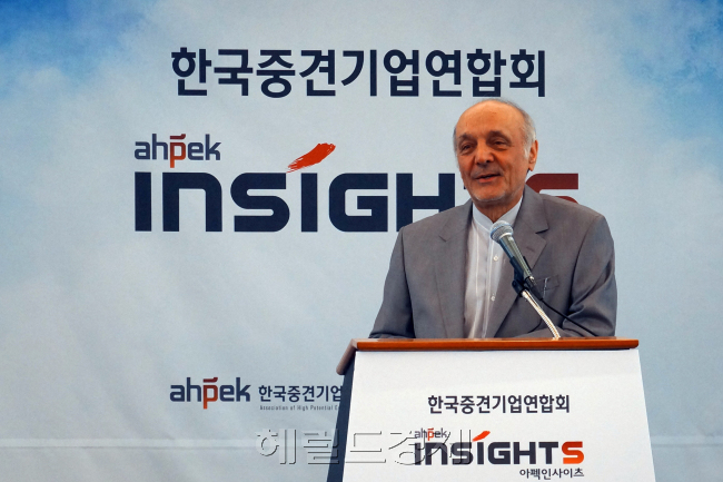 하산 타헤리안 주한 이란 대사가 20일 오전 서울 롯데호텔에서 한국중견기업연합회가 마련한 조찬 강연회 ‘제163회 아펙 인사이츠(Ahpek INSIGHTS)’에 참석해 강연하고 있다. 정진영 기자/123@heraldcorp.com