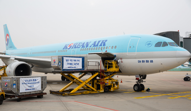 대한항공은 20일 후쿠오카행 KE787편 A330 항공기에 이재민들에게 제공될 생수 제주퓨어워터 3만6000ℓ(1.5ℓ 2만4000병)를 긴급 지원했다.