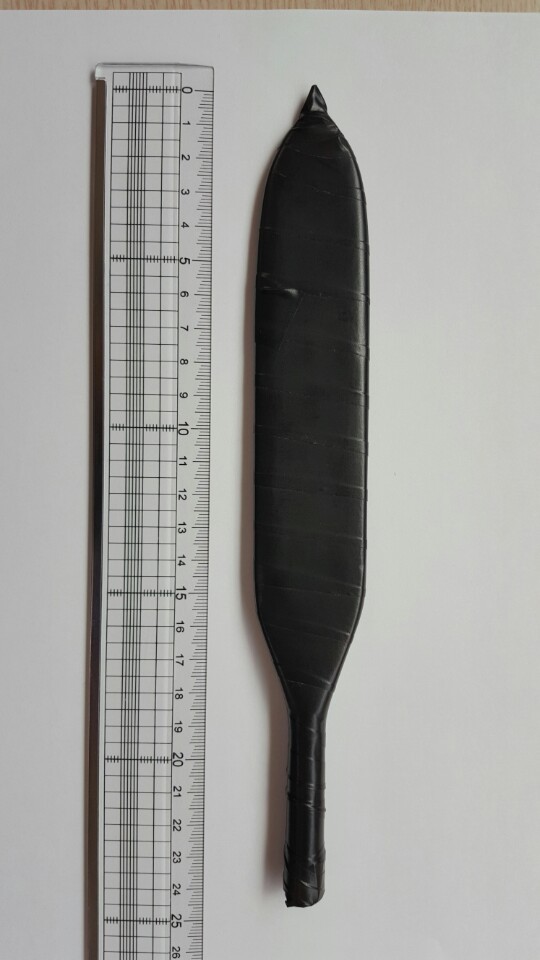 한씨가 협박에 쓰기 위해 본인의 차량 운전석에 소지하고 있던 24㎝ 크기의 목검. [사진제공=서울 노원경찰서]
한씨가 협박에 쓰기 위해 본인의 차량 운전석에 소지하고 있던 24㎝ 크기의 목검. [사진제공=서울 노원경찰서]