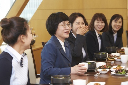 올해 취임 3년차로 접어든 권선주 IBK기업은행장의 ‘마더십’이 빛을 발하고 있다.