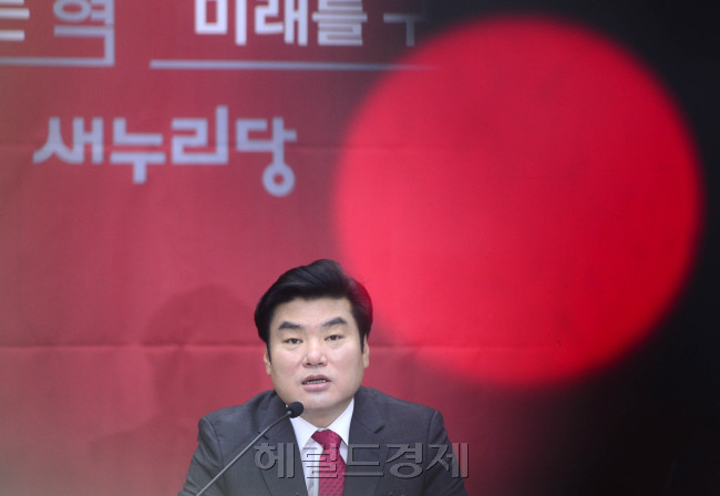 원유철 대표최고위원 권한대행이 22일 오전 서울 여의도 국회에서 열린 원내대책회의에서 모두발언을 하고 있다. 박해묵 기자/mook@heraldcorp.com
