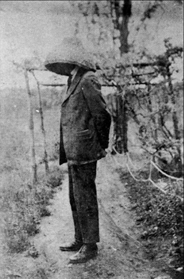 Mowry wears a basket while under arrest in 1919 (Independence Hall of Korea)