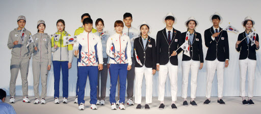 The South Korean delegation’s uniforms for the 2018 Rio summer Olympics are revealed at the National Training Center in Taereung, Seoul, Wednesday. (Yonhap)