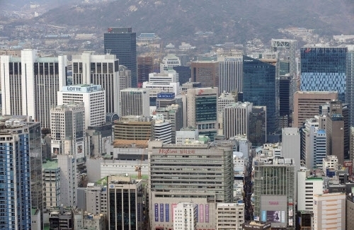 카드사들이 업계 불황에서 살아남기 위해 조직 슬림화에 나서고 있다. 삼성카드의 경우 지난 연말 임원인사를 통해 임원 수를 34명에서 26명으로 감축했다. 카드업계는 가맹점 수수료 인하의 후폭풍으로 연간 6700억원 가량의 순익이 줄어들 것으로 보고 있다. [사진=헤럴드경제DB]