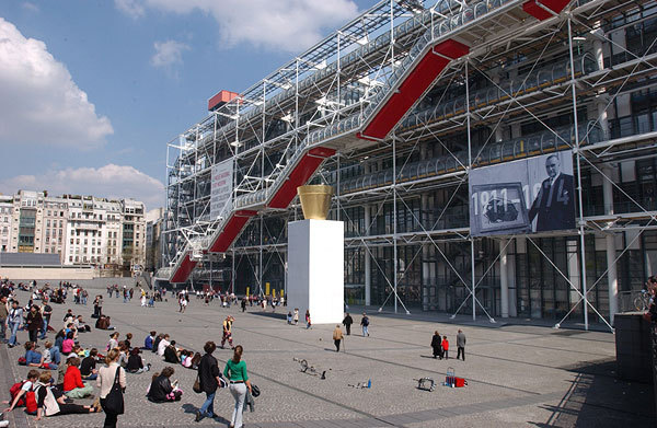View of the Pompidou Center in Paris (© Photo Philippe Migeat/www.centrepompidou.fr)