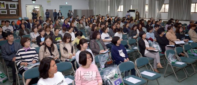 29일 광진구청 대강당에서 열린 2017년 대학입시설명회.<br />정희조 기자/checho@herald.com  160429