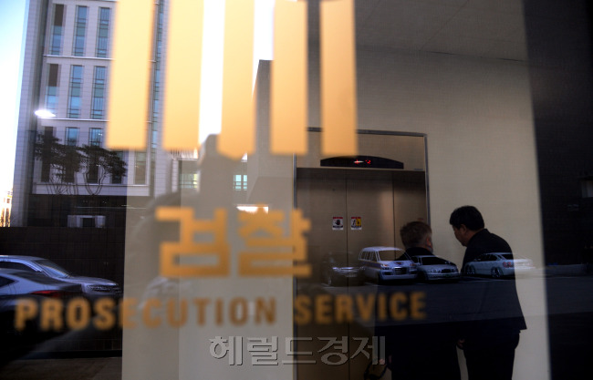 변호사 폭행으로 촉발된 정운호 네이처리퍼블릭 대표의 구명로비 논란이 검찰의 부실수사 의혹으로까지 확산하고 있다. [사진=헤럴드경제