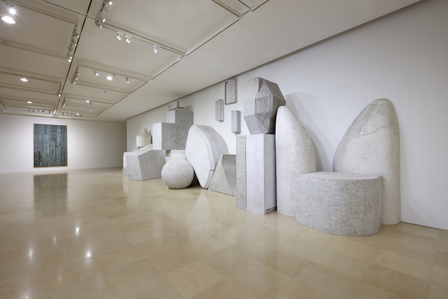 “Look! Book” by Liu Wei (Plateau)