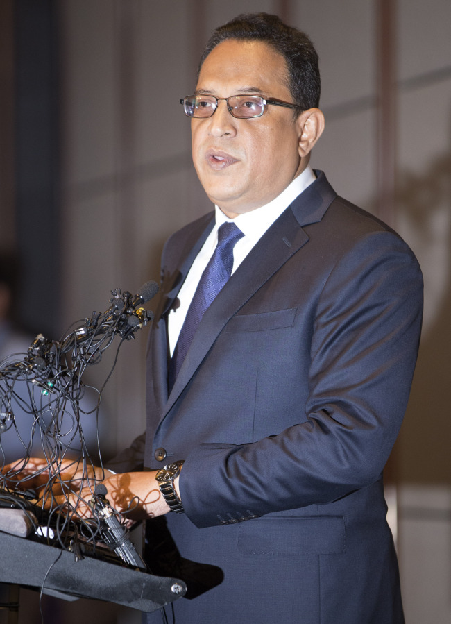 Ata Safdar, CEO of Oxy Reckitt Benckiser, apologizes to the victims of the humidifier. Yonhap