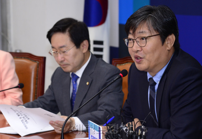 이춘석 더불어민주당 ‘보수단체 불법 자금지원 의혹 규명 진상조사 태스크포스(TF)’ 위원장이 3일 오전 서울 여의도 국회에서 열린 2차회의에서 모두발언을 하고 있다. 박해묵 기자/mook@heraldcorp.com