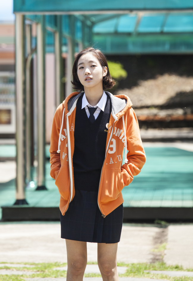 Actress Kim Go-eun plays the granddaughter Hye-ji in “Canola.” (Contents Nandakinda)