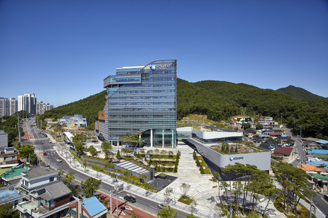 한국중부발전이 해외사업장을 통해 국내 중소기업의 수출 지원에 박차를 가하고 있다. 사진은 본사 전경.  [사진제공=한국중부발전]