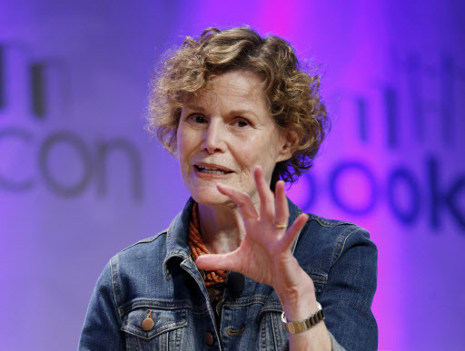 In this May 31, 2015, photo, author Judy Blume speaks about her new book, “In the Unlikely Event,” her first novel for adults in 17 years, at BookCon in New York. (AP-Yonhap)