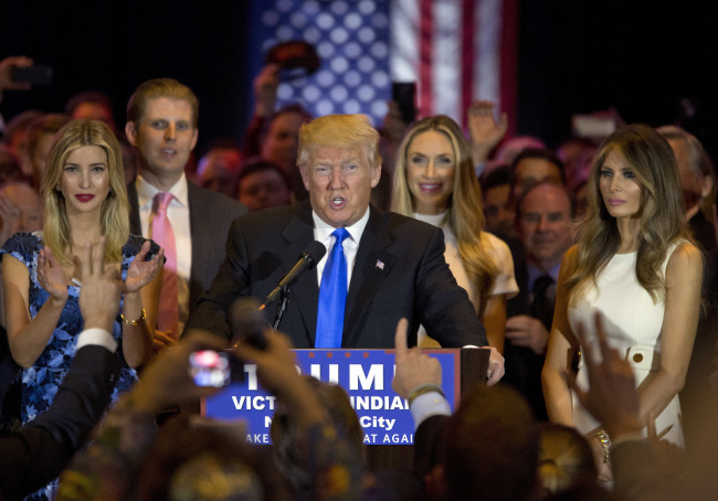 Republican presidential candidate Donald Trump is joined by his wife Melania(right), daughter Ivanka(left) and son Eric( background left) as he speaks during a primary night news conference on Tuesday. AP-Yonhap