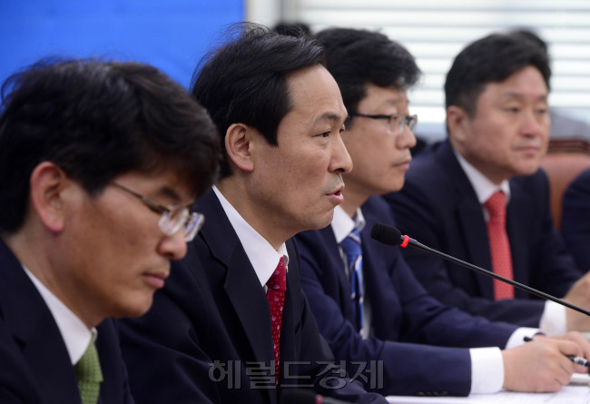 우상호 더불어민주당 신임 원내대표가 9일 오전 서울 여의도 국회에서 신임 원내대표단 회의를 주재하고 있다.
박해묵 기자/mook@heraldcorp.com