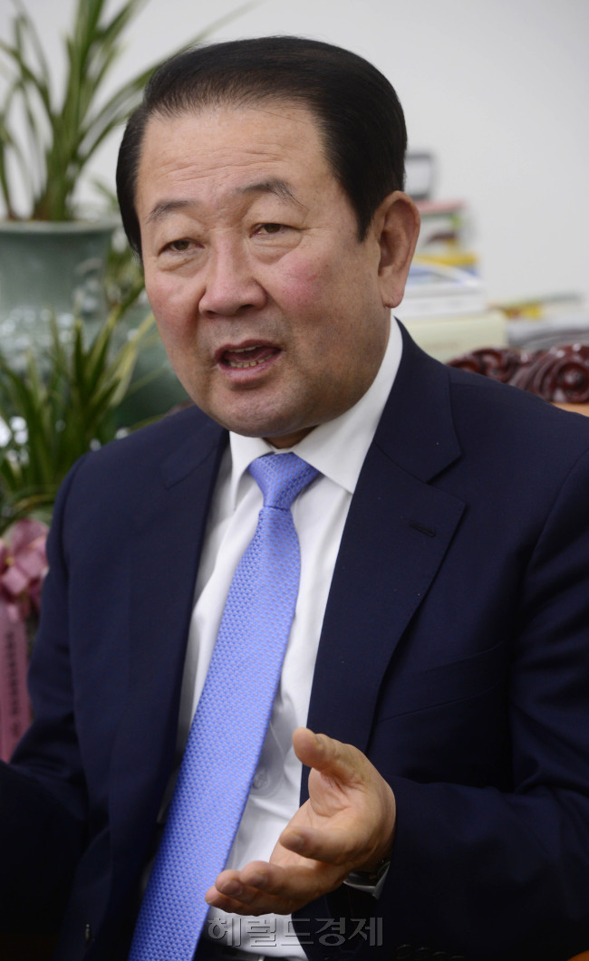 박주선 국민의당 최고위원이 11일 오전 서울 여의도 국회에서 본지와 인터뷰를 가지고 있다. 박해묵 기자/mook@heraldcorp.com