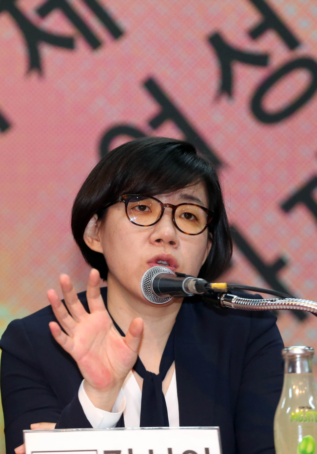 Executive director and chief programmer of the Seoul International Women’s Film Festival Kim Sun-ah speaks to the press on Tuesday at the Korea Broadcasting Art School in Seoul. (Yonhap)
