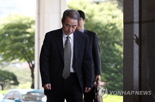 업무상 과실치사 및 과실치상 등 혐의로 구속영장이 청구된 혐의로옥시레킷벤키저(옥시)의 신현우(68) 전 대표 (Yonhap)
