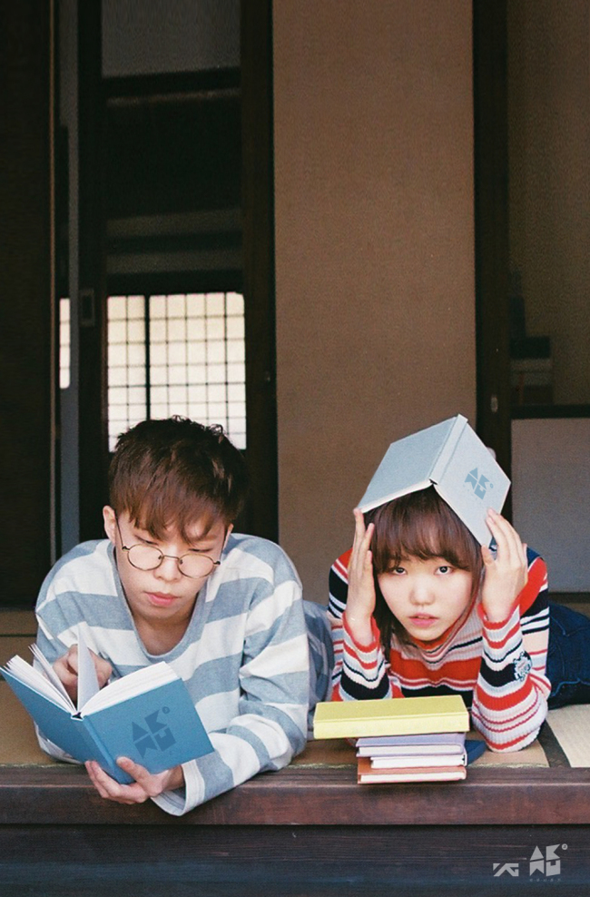 Akdong Musician members Lee Chan-hyuk (left) and Lee Su-hyun pose for a promotional cut of their new album “Spring.” (YG Entertainment)