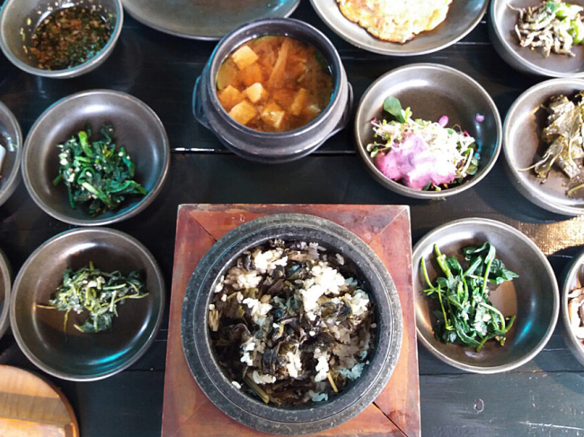 Gondeure bap served in a stone pot (Christine Cho)