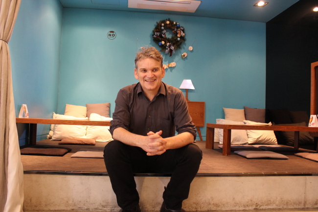 Documentary director Jerry Rothwell poses at a cafe in Seoul on May 10. (Green Film Festival in Seoul)