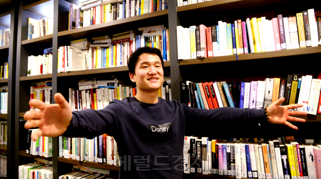 7인의 ‘KIST 기사단’을 이끌며 3D 프린팅 프로젝트를 수행하고 있는 이장희 KIST 연구원.  박현구 기자/phko@