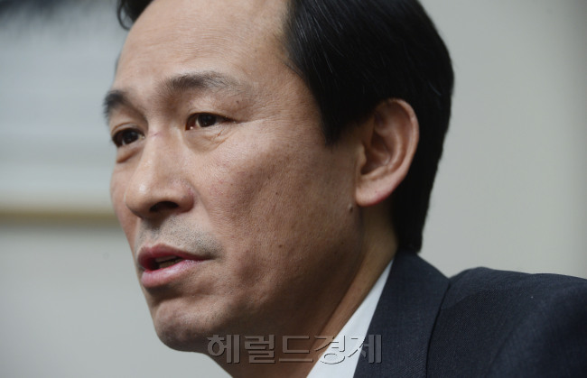 우상호 더불어민주당 원내대표가 16일 오전 서울 여의도 국회 의원회관에서 본지와 인터뷰를 가지고 있다. 박해묵 기자/mook@heraldcorp.com
우상호 더불어민주당 원내대표가 16일 오전 서울 여의도 국회 의원회관에서 본지와 인터뷰를 가지고 있다. 박해묵 기자/mook@heraldcorp.com