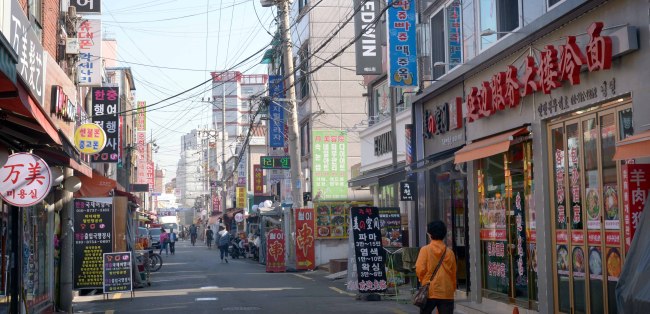 대림동 중국조선족 거리.<br />정희조 기자/checho@heraldcorp.com  160519
대림동 중국조선족 거리.
정희조 기자/checho@heraldcorp.com  160519