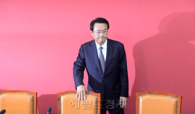 정진석 새누리당 원내대표가 20일 오전 서울 여의도 국회에서 열린 원내지도부-중진의원 연석회의에 참석하고 있다. 박해묵 기자/mook@heraldcorp.com
