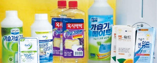 2011년 당시 시중에 유통되던 가습기 살균제. [자료=환경보건시민센터]