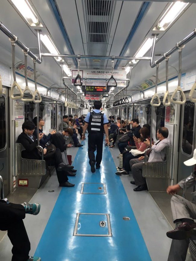 A Subway Guard patrols inside a train. (Jo He-rim/The Korea Herald)
