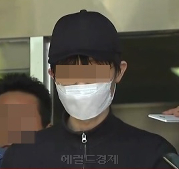 강남역 부근 공중화장실에서 20대 여성을 살해한 피의자 김모 씨의 모습. [출처=헤럴드경제DB]