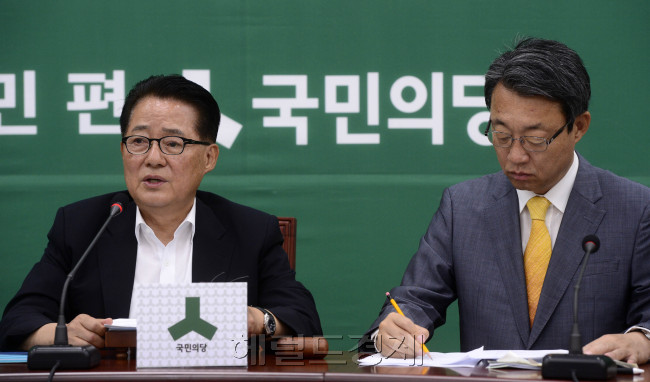 박지원 국민의당 원내대표가 24일 오전 서울 여의도 국회에서 열린 원내대책회의에서 모두발언을 하고 있다. 박해묵 기자/mook@heraldcorp.com