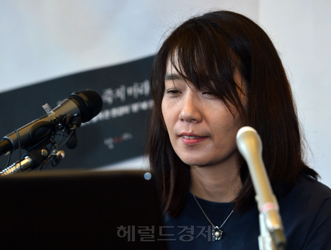?뚯꽕媛 ?쒓컯 異쒗뙋湲곕뀗 湲곗옄?뚭껄<br /><br />?ㅻ퀝李ш린??yoon4698@heraldcorp.com
?뚯꽕媛 ?쒓컯 異쒗뙋湲곕뀗 湲곗옄?뚭껄
?ㅻ퀝李ш린??yoon4698@heraldcorp.com
?뚯꽕媛 ?쒓컯 異쒗뙋湲곕뀗 湲곗옄?뚭껄
?ㅻ퀝李ш린??yoon4698@heraldcorp.com