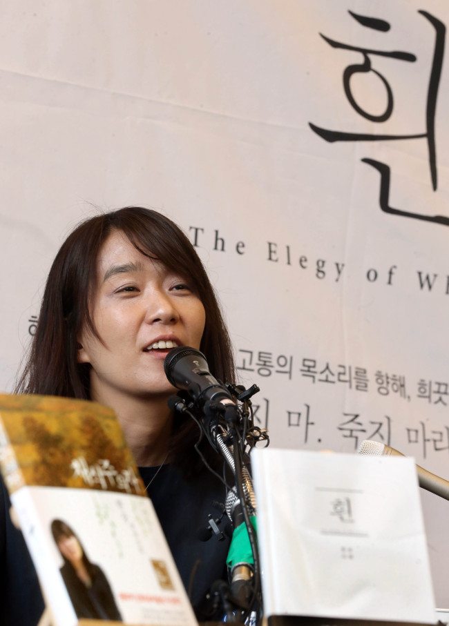 Writer Han Kang speaks to local reporters during a press conference held at Cafe Comma in Seoul on Tuesday. (Yonhap)