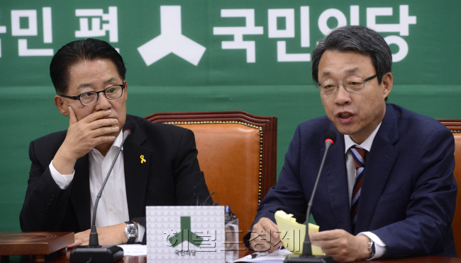 김성식 국민의당 정책위의장이 26일 오전 서울 여의도 국회에서 열린 정책조정회의에서 모두발언을 하고 있다. 박해묵 기자/mook@heraldcorp.com